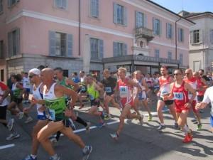 La partenza della gara podistica competitiva (percorso 13km)