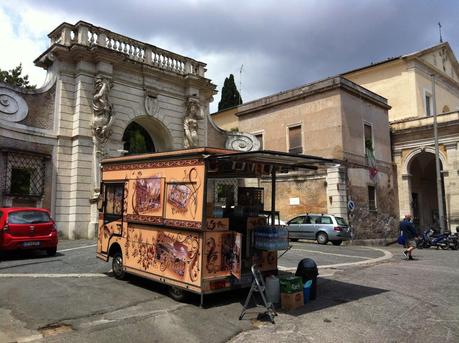 Via camion-bar e commercio ambulante dalle aree monumentali grazie al Ministro Franceschini? I rischi e le opportunità