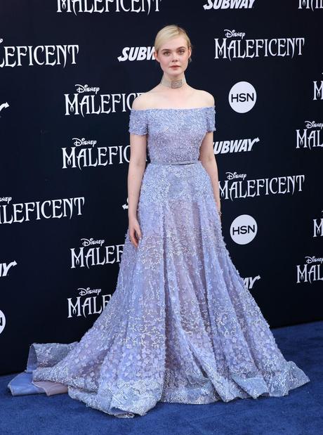 ellefanning-eliesaab-maleficiente-premiere