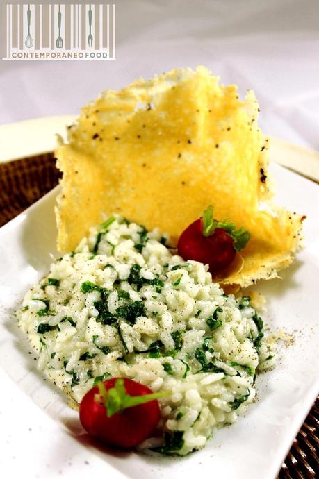 riso rapanelli ricetta primi contemporaneo food Risotto al verde di rapanelli su cialda di grana croccante