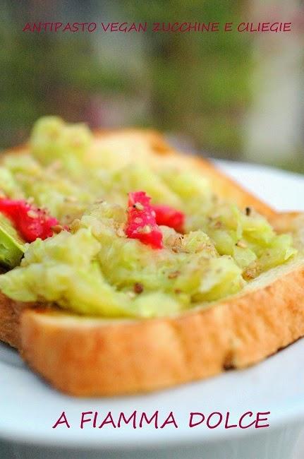 Antipasto vegan alle ciliegie e zucchine