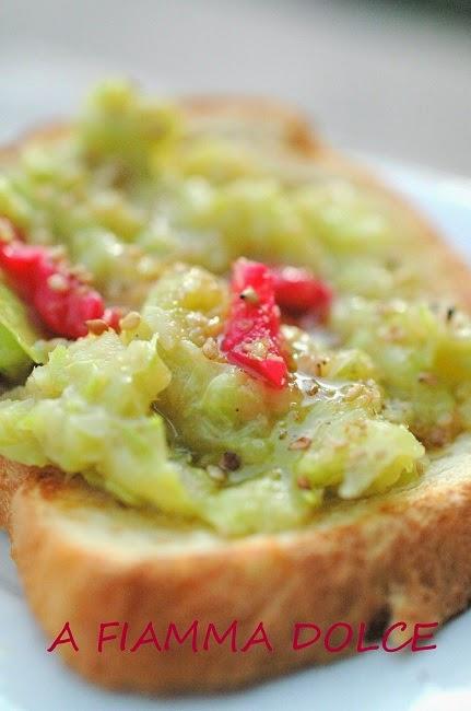 Antipasto vegan alle ciliegie e zucchine