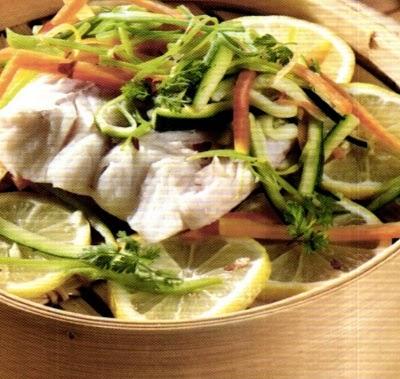 Filetto di pesce con verdure alla julienne