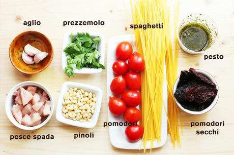 Ingredienti per preparare gli spaghetti con pesce spada, pomodori e pesto