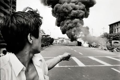 Riot in Beijing, June 4th 1989 (Photo by Robert Croma)