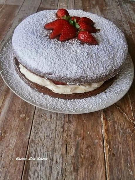 Torta al Cioccolato con Crema al Latte e Fragole