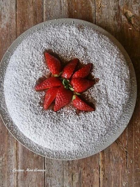 Torta al Cioccolato con Crema al Latte e Fragole