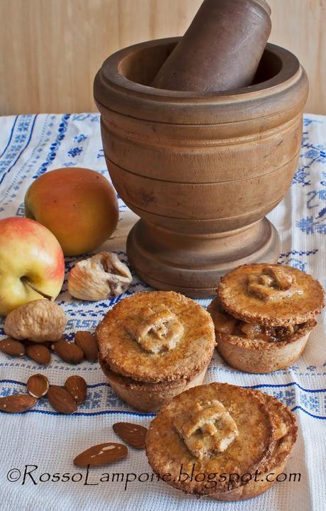 SCRIGNI DUCALI AL MIELE CON MOUSSE DI MOSCATO, MELE E FICHI CARAMELLATI