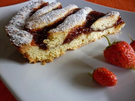 Crostata con confettura extra di fragole