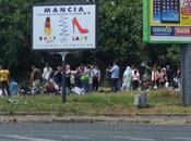 Durante dopo mercato domenicale della monnezza all'incrocio Prenestina Viale Palmiro Togliatti