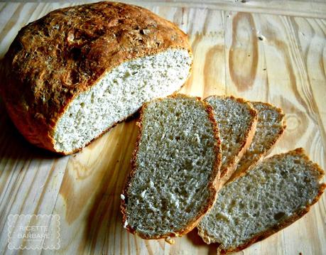 Pane alle erbe mediterranee or Bread with mediterranean herbs