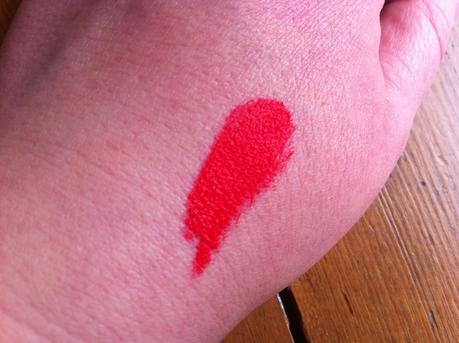 ESSENCE matt effect XXXL longlasting lipgloss: silky red