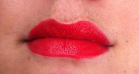 ESSENCE matt effect XXXL longlasting lipgloss: silky red