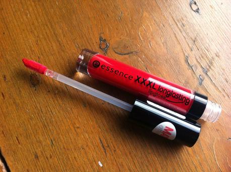 ESSENCE matt effect XXXL longlasting lipgloss: silky red