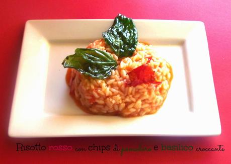 Risotto rosso con chips di pomodoro e basilico croccante e la promessa