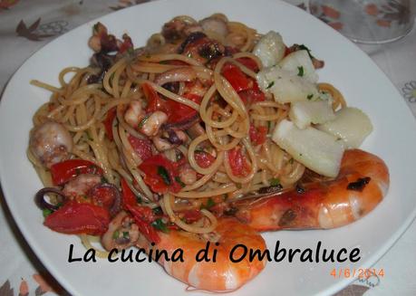 Spaghetti con moscardini, gamberoni e tagliata di capesante