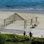 Le incredibili illusioni ottiche da spiaggia di Jamie Harkins