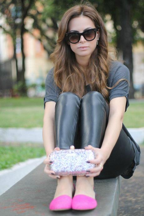 lovehandmade fashion blog_barbara valentina grimaldi fashion blogger_zara leather pants maxi shirt_spektre sunglasses_glitter clutch pomikaki_pink furry flats plexi_golden ring accessorize_almond nails black opaque