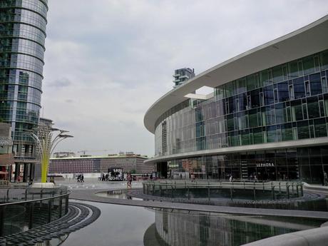 Milano Porta Nuova. Un'area semi abbandonata in pieno centro trasformata nel giro di 4 anni. Ora il capoluogo lombardo è migliore o peggiore? Perché Roma è l'unica città occidentale dove queste trasformazioni urbane non posso avvenire?