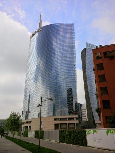 Milano Porta Nuova. Un'area semi abbandonata in pieno centro trasformata nel giro di 4 anni. Ora il capoluogo lombardo è migliore o peggiore? Perché Roma è l'unica città occidentale dove queste trasformazioni urbane non posso avvenire?