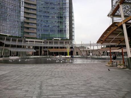 Milano Porta Nuova. Un'area semi abbandonata in pieno centro trasformata nel giro di 4 anni. Ora il capoluogo lombardo è migliore o peggiore? Perché Roma è l'unica città occidentale dove queste trasformazioni urbane non posso avvenire?