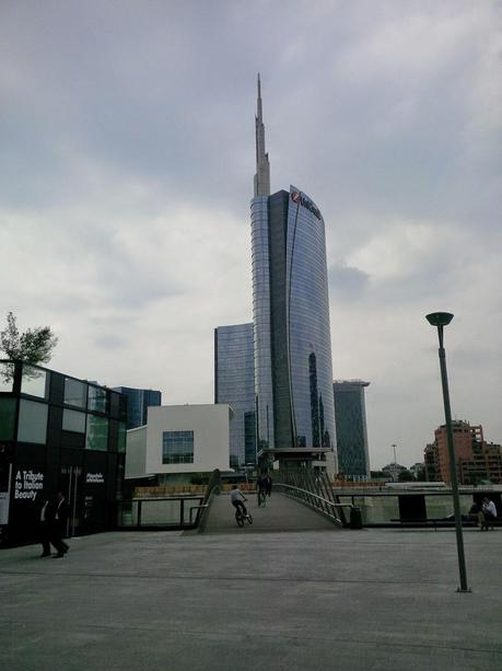 Milano Porta Nuova. Un'area semi abbandonata in pieno centro trasformata nel giro di 4 anni. Ora il capoluogo lombardo è migliore o peggiore? Perché Roma è l'unica città occidentale dove queste trasformazioni urbane non posso avvenire?