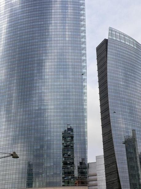 Milano Porta Nuova. Un'area semi abbandonata in pieno centro trasformata nel giro di 4 anni. Ora il capoluogo lombardo è migliore o peggiore? Perché Roma è l'unica città occidentale dove queste trasformazioni urbane non posso avvenire?