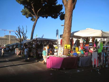 Stazione Termini e dintorni. Ben arrivati nel Terzo Mondo, amici turisti che dovreste essere il sostegno economico della città