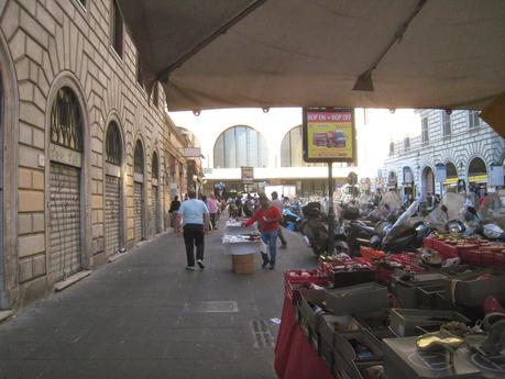 Stazione Termini e dintorni. Ben arrivati nel Terzo Mondo, amici turisti che dovreste essere il sostegno economico della città