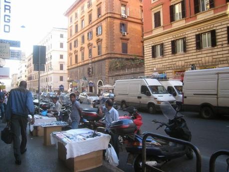 Stazione Termini e dintorni. Ben arrivati nel Terzo Mondo, amici turisti che dovreste essere il sostegno economico della città