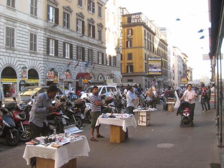 Stazione Termini e dintorni. Ben arrivati nel Terzo Mondo, amici turisti che dovreste essere il sostegno economico della città