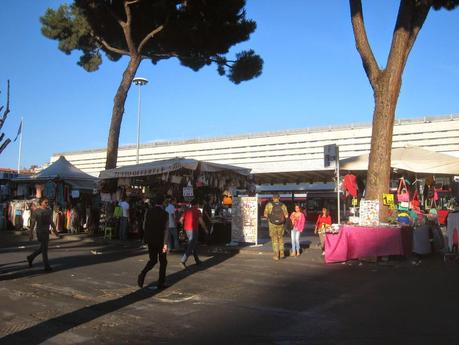 Stazione Termini e dintorni. Ben arrivati nel Terzo Mondo, amici turisti che dovreste essere il sostegno economico della città