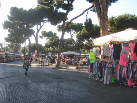 Stazione Termini e dintorni. Ben arrivati nel Terzo Mondo, amici turisti che dovreste essere il sostegno economico della città