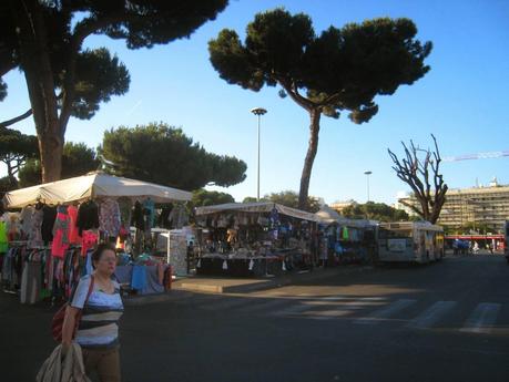 Stazione Termini e dintorni. Ben arrivati nel Terzo Mondo, amici turisti che dovreste essere il sostegno economico della città