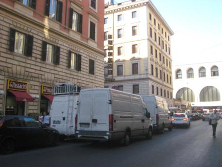 Stazione Termini e dintorni. Ben arrivati nel Terzo Mondo, amici turisti che dovreste essere il sostegno economico della città