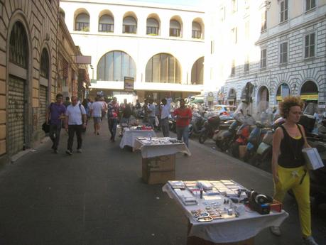 Stazione Termini e dintorni. Ben arrivati nel Terzo Mondo, amici turisti che dovreste essere il sostegno economico della città