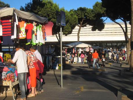 Stazione Termini e dintorni. Ben arrivati nel Terzo Mondo, amici turisti che dovreste essere il sostegno economico della città
