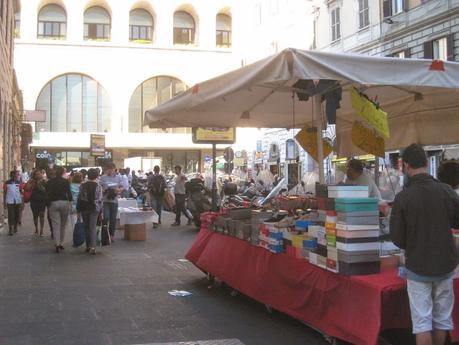 Stazione Termini e dintorni. Ben arrivati nel Terzo Mondo, amici turisti che dovreste essere il sostegno economico della città