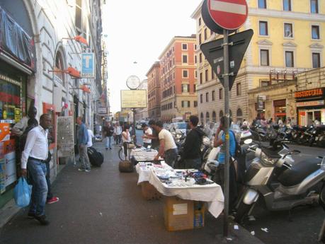 Stazione Termini e dintorni. Ben arrivati nel Terzo Mondo, amici turisti che dovreste essere il sostegno economico della città