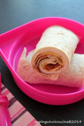 Wrap con tacchino, pesche noci e balsamico