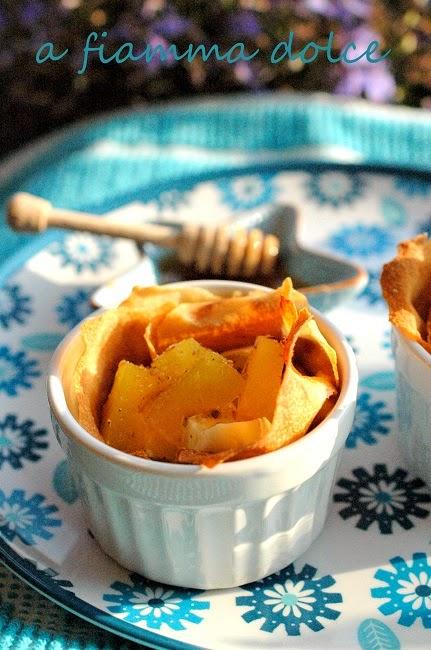 Cestini di pane carasau al mango e formaggio