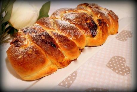 PAN BRIOCHE SOFFICISSIMO CON CONFETTURA EXTRA DI RIBES ROSSO