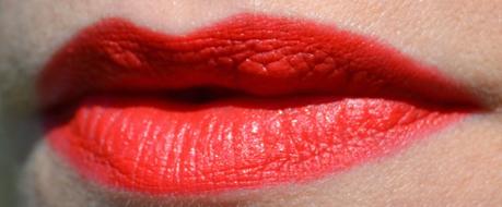 Kiko Velvet Mat - Satin Lipstick 605 Rosso Geranio swatches