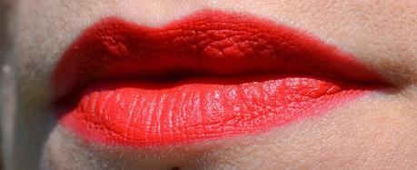 Kiko Velvet Mat - Satin Lipstick 605 Rosso Geranio swatches