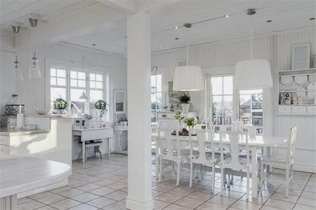 In Svezia una bellissima villa in stile shabby chic