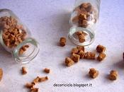 Riciclare riciclato: ciondoli/fialetta pieni mini-turaccioli