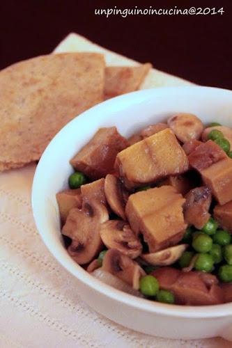 Spezzatino di seitan con funghi e piselli