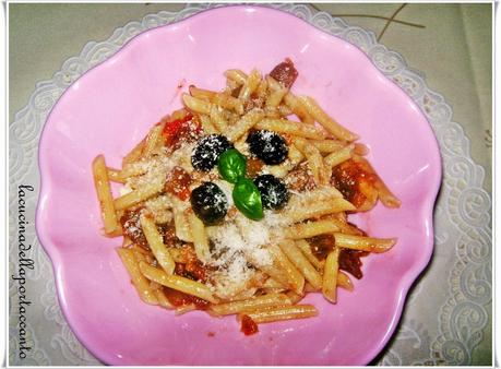 Penne mediterranee con dadolata di melanzane, capperi e olive