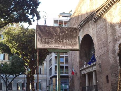 Tutte le incredibili foto di Piazza Esedra e dintorni. La piazza più centrale della città totalmente abbandonata al degrado: degnamente Piazza della Repubblica