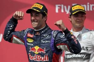 Daniel Ricciardo esulta dopo la prima vittoria in carriera !